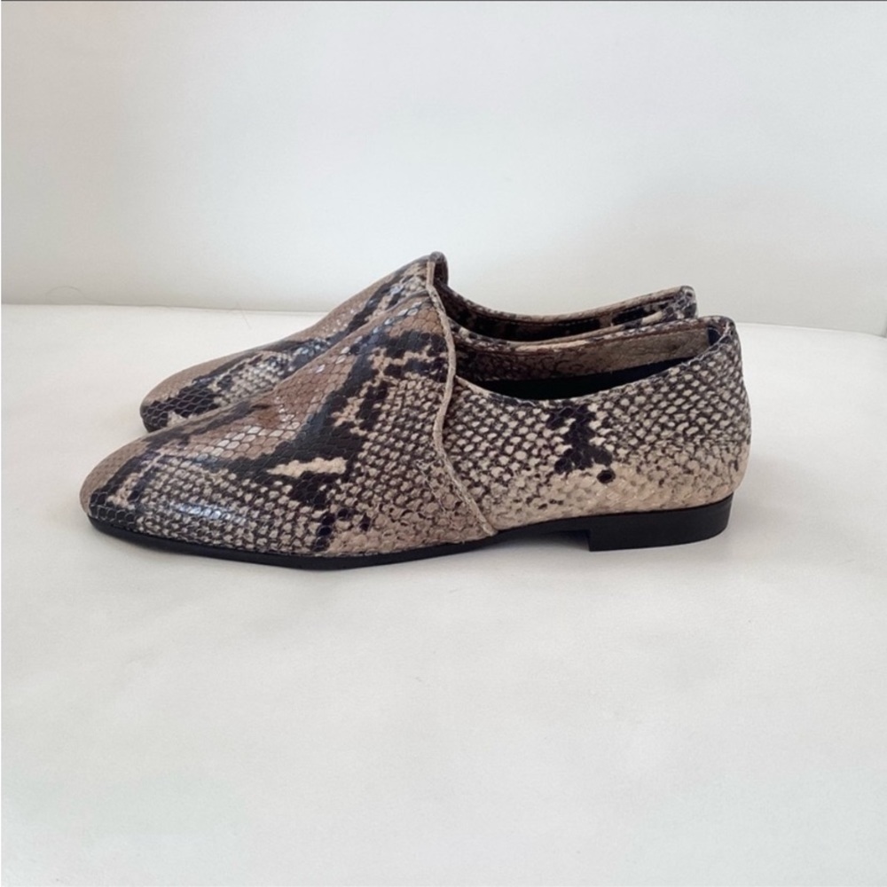 Aquatalia Revy Tan Black Sanke Embossed Slip On Loafers Flats SZ 5.5 - Picture 4 of 7